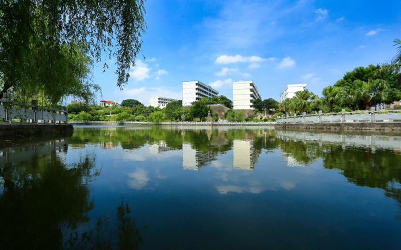 湄洲湾职业技术学院校园风景