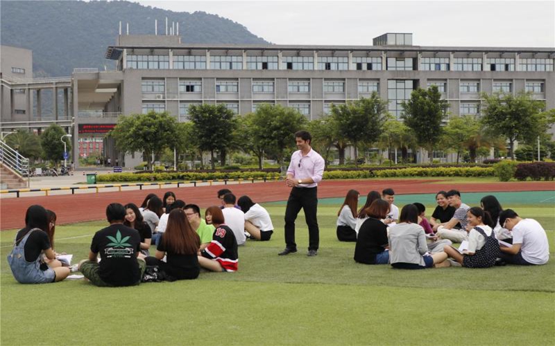 福州墨尔本理工职业学院校园风景