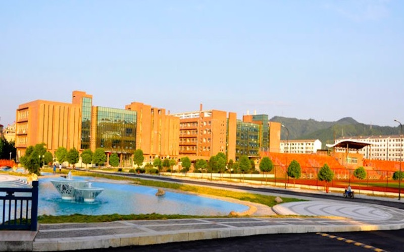 江西陶瓷工艺美术职业技术学院校园风景