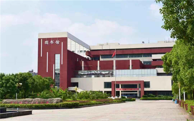 江西工业贸易职业技术学院校园风景