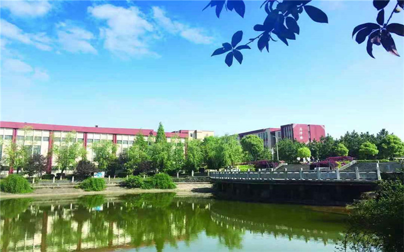 江西工业贸易职业技术学院校园风景