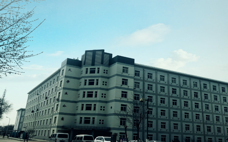 天津石油职业技术学院校园风景