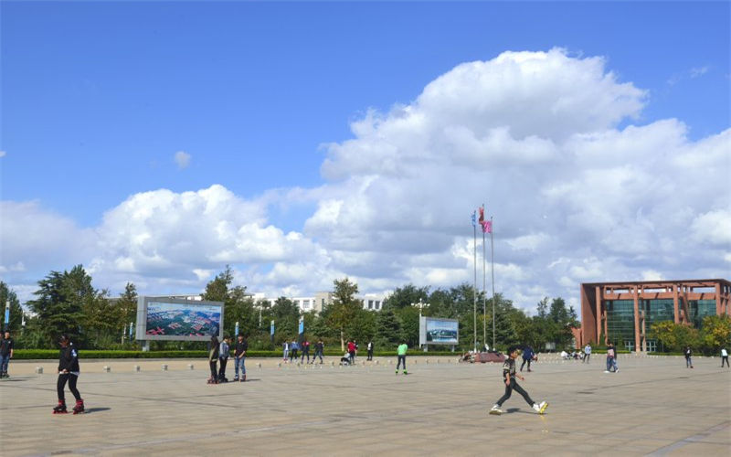 烟台黄金职业学院校园风景