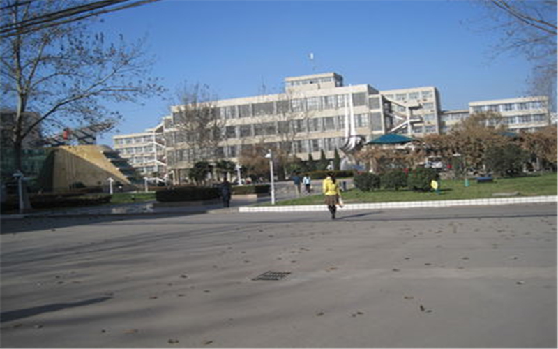 新乡医学院校园风景