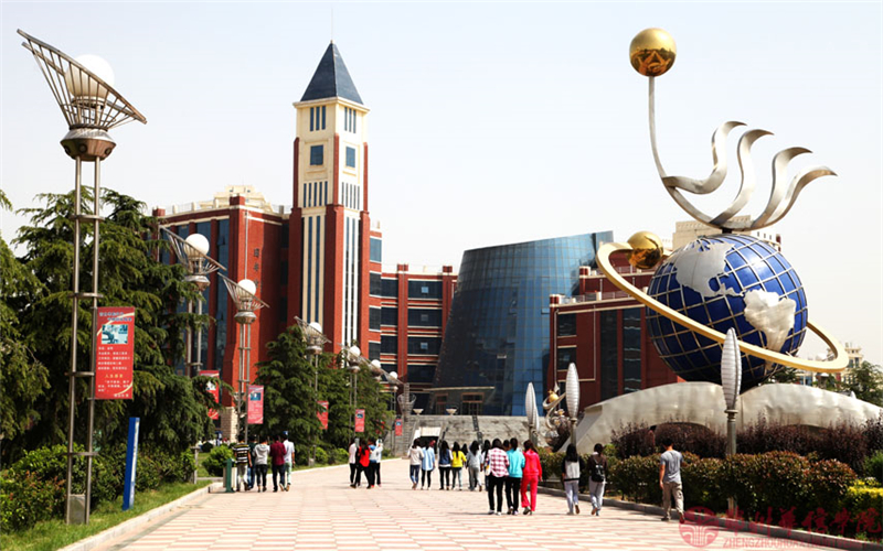 郑州工业应用技术学院校园风景