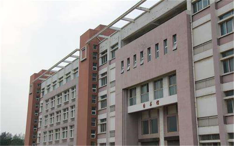 郑州工业安全职业学院校园风景