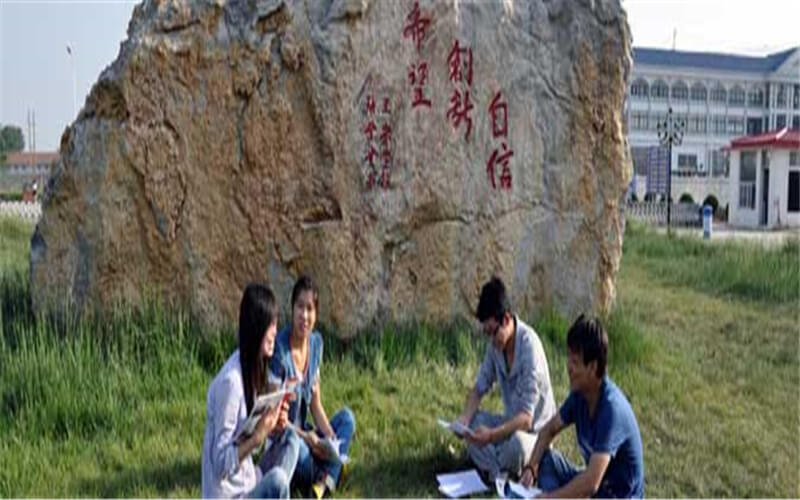 鹤壁汽车工程职业学院校园风景