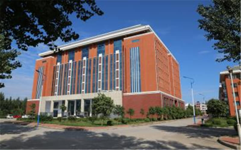 鹤壁能源化工职业学院校园风景