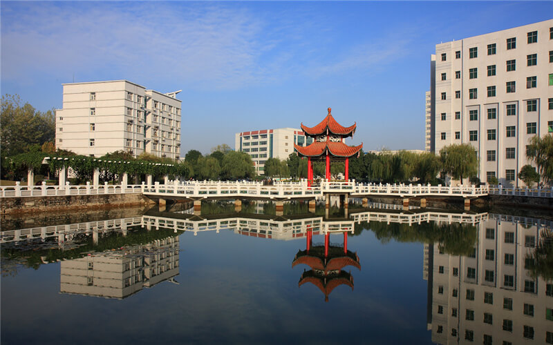 武汉轻工大学校园风景