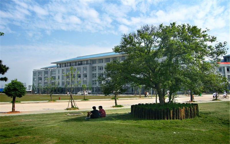 湖北中医药大学校园风景