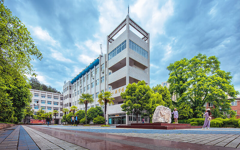 湖北汽车工业学院校园风景