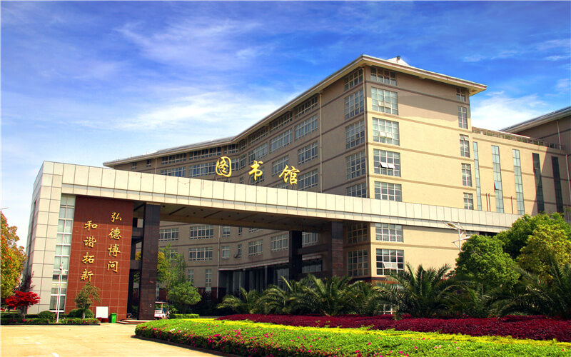 武汉工商学院校园风景