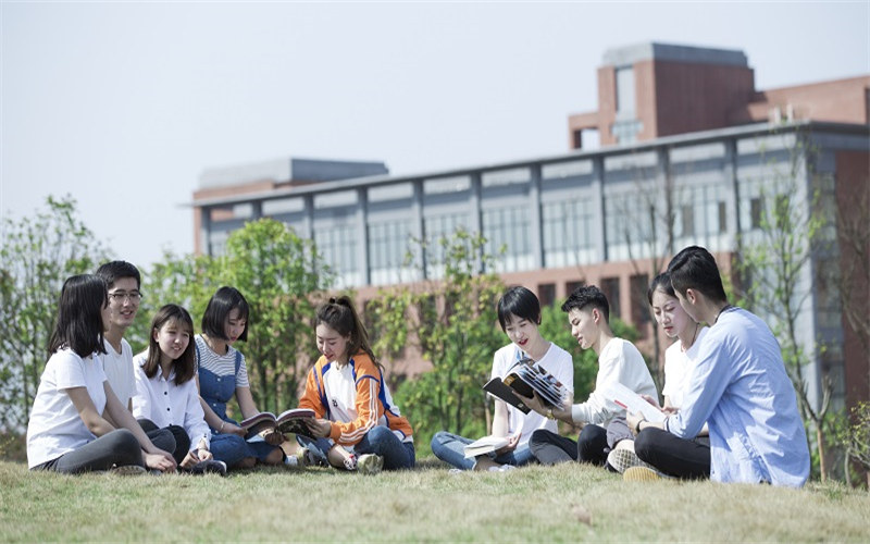 湖北商贸学院校园风景