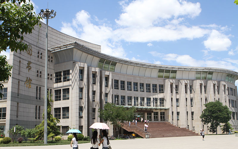 河北金融学院校园风景