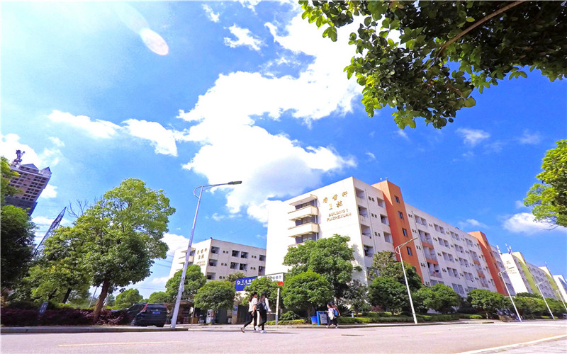 湖南外贸职业学院校园风景