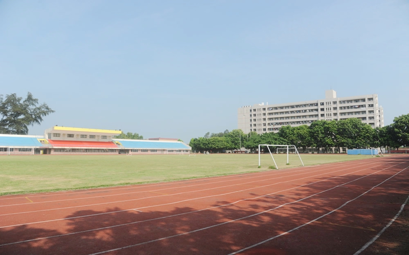 广东石油化工学院校园风景