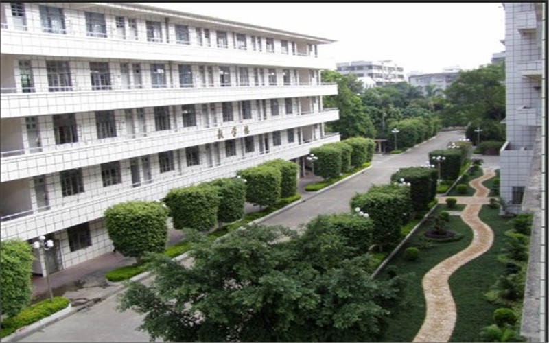 肇庆医学高等专科学校校园风景