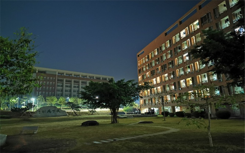 广东理工职业学院校园风景
