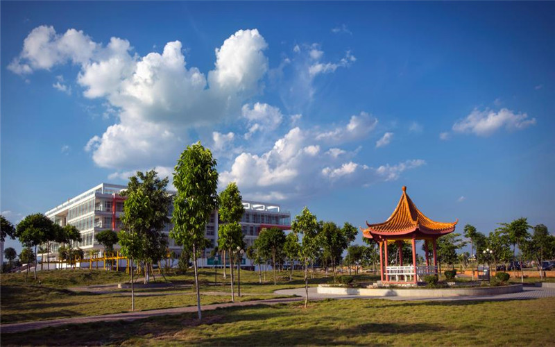 广西民族师范学院校园风景