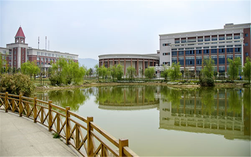 成都航空职业技术学院校园风景