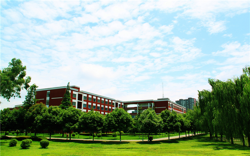 四川托普信息技术职业学院校园风景