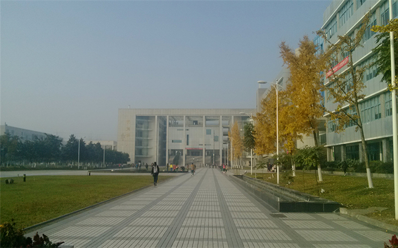 四川现代职业学院校园风景