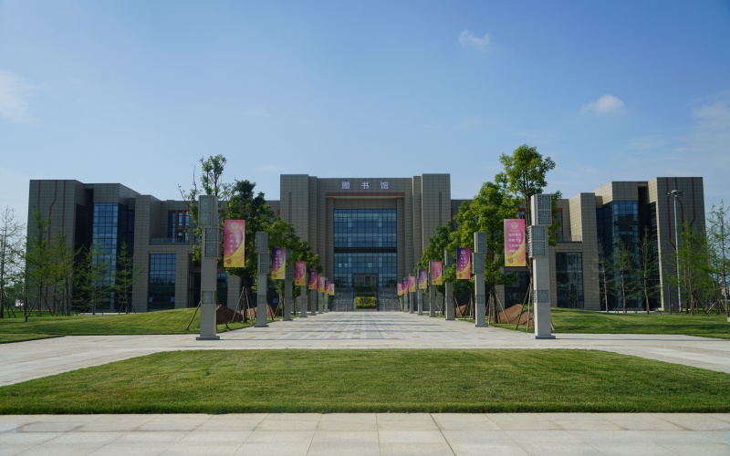 德阳城市轨道交通职业学院校园风景