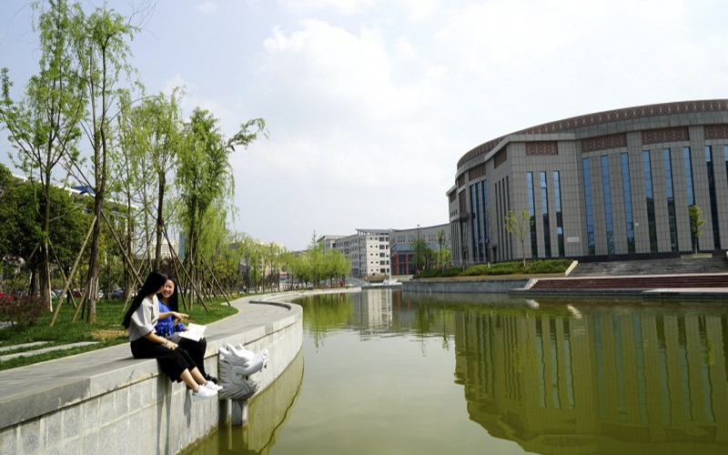 贵州中医药大学校园风景