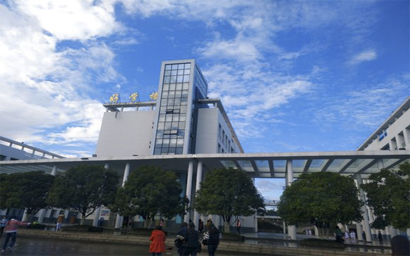 黔西南民族职业技术学院校园风景