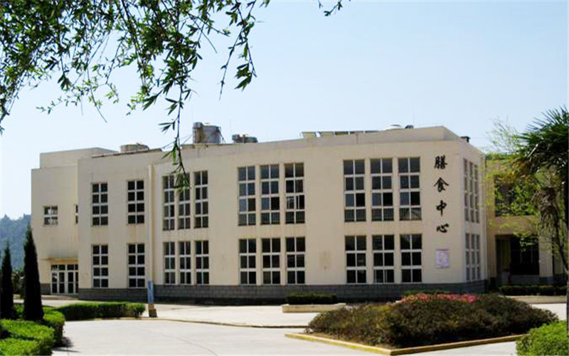 云南新兴职业学院校园风景