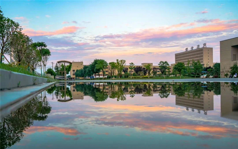 西安汽车职业大学校园风景