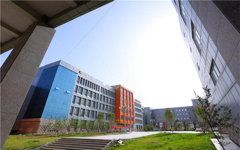 新疆工程学院校园风景