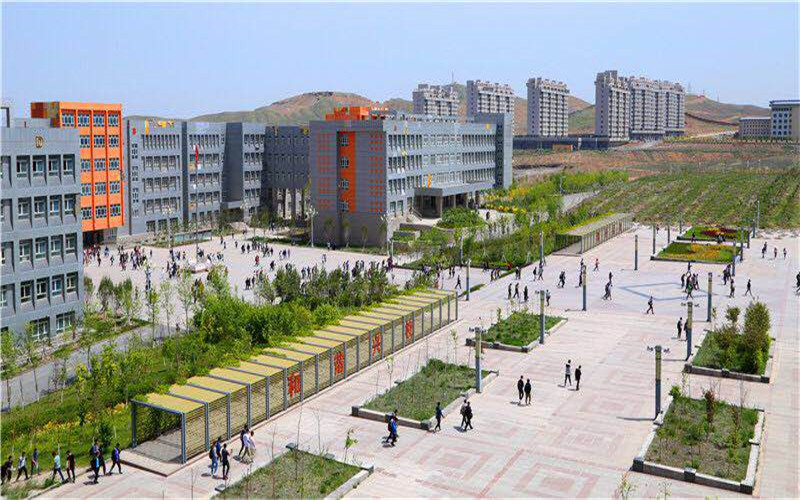 新疆工程学院校园风景