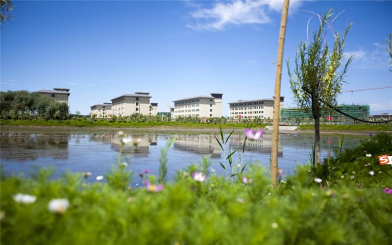 阿克苏职业技术学院校园风景