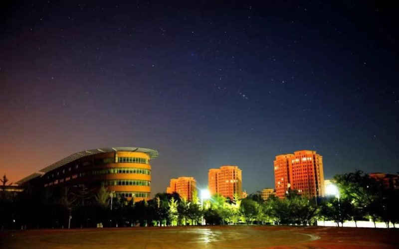 大连外国语大学校园风景