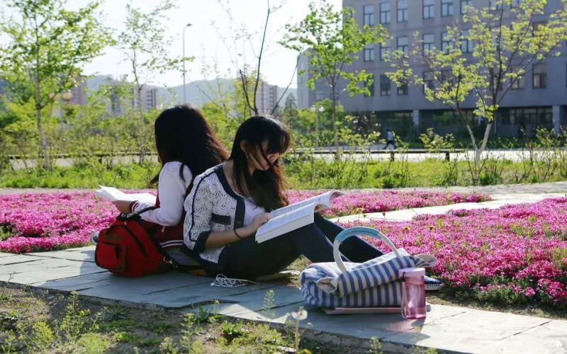 辽宁科技学院校园风景