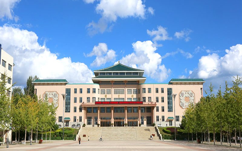 大连民族大学校园风景