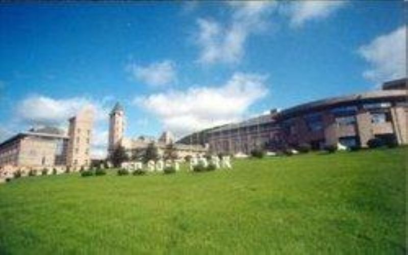 大连东软信息学院校园风景