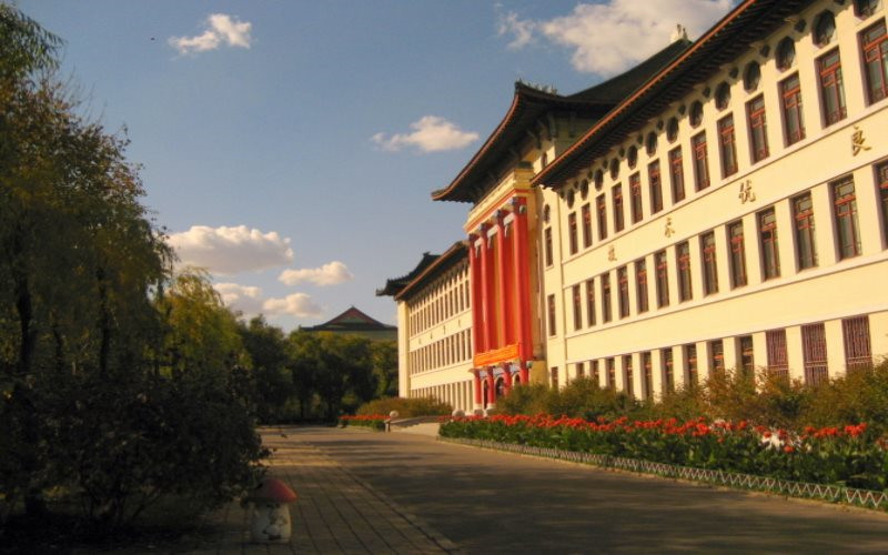 哈尔滨医科大学校园风景