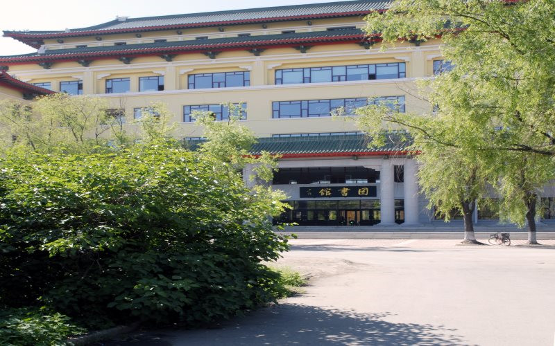 哈尔滨医科大学校园风景