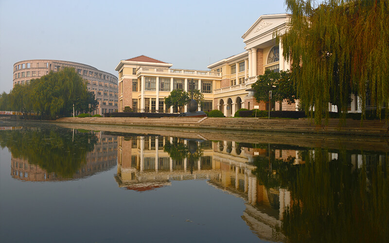 上海立信会计金融学院校园风景