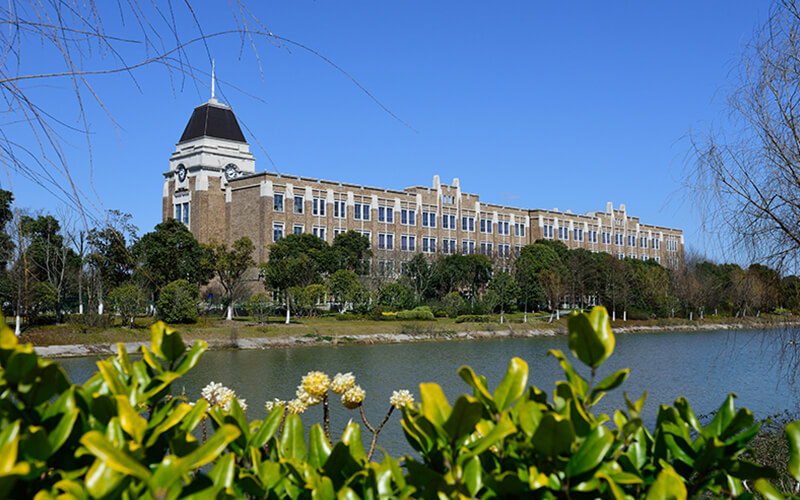 上海外国语大学贤达经济人文学院校园风景