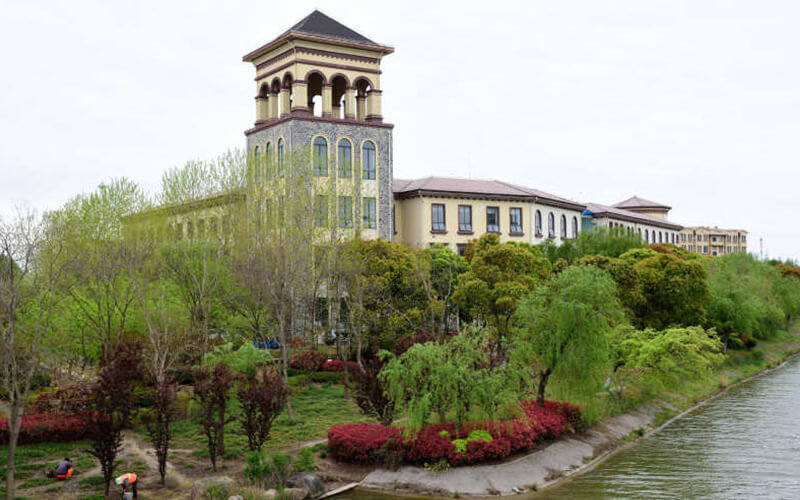 上海外国语大学贤达经济人文学院校园风景