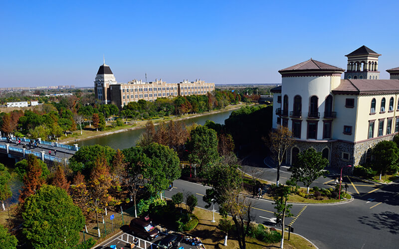 上海外国语大学贤达经济人文学院校园风景