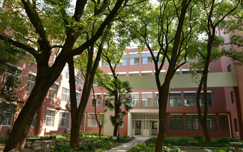 上海科学技术职业学院校园风景