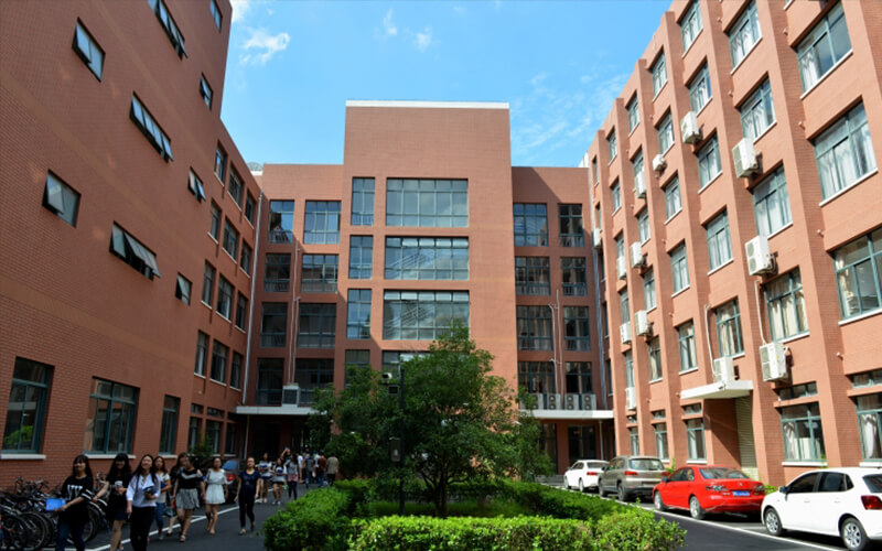 上海科学技术职业学院校园风景