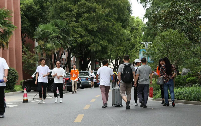 上海科学技术职业学院校园风景