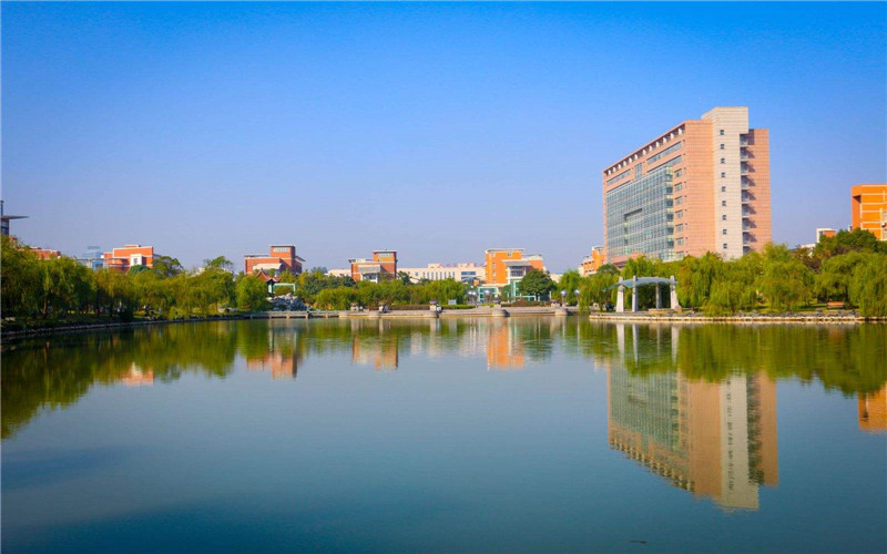中国计量大学现代科技学院校园风景